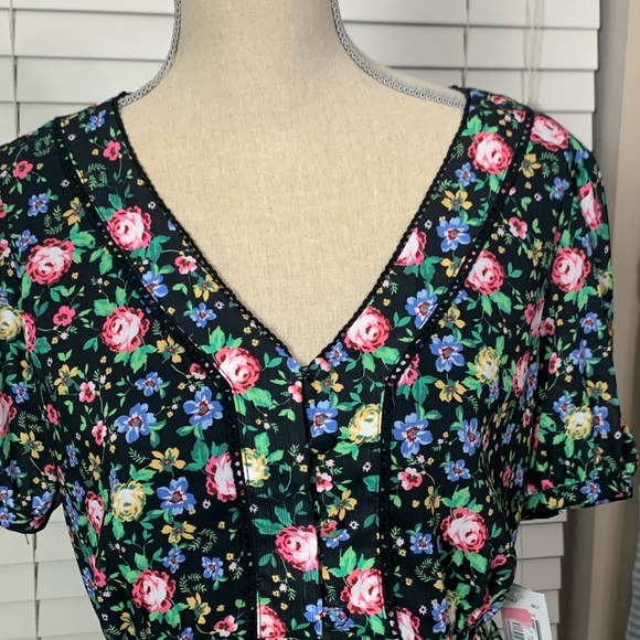 Gianni Bini V-Neck Floral Button Down Top NWT - Picture 6 of 8